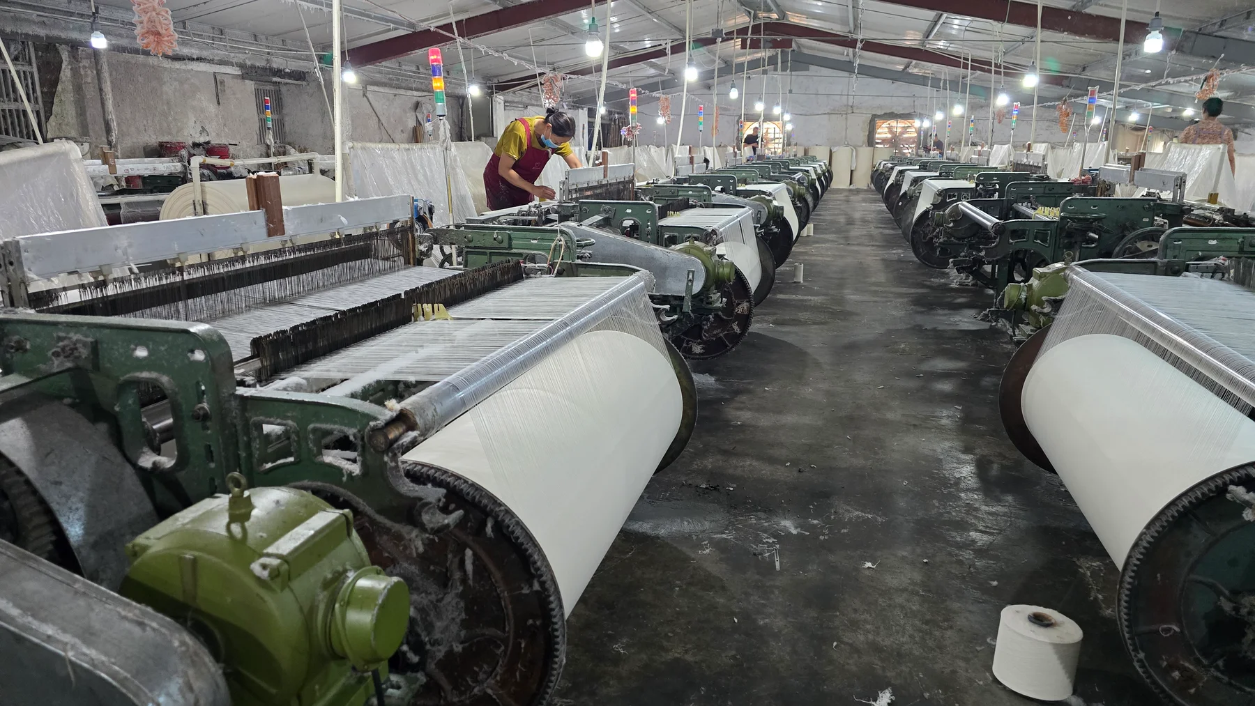MG728 Medical Gauze Airjet Loom · Gauze weaving workshop